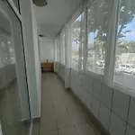 Center Boulevard Apartment *