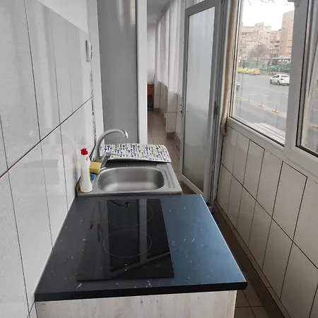Center Boulevard Apartment